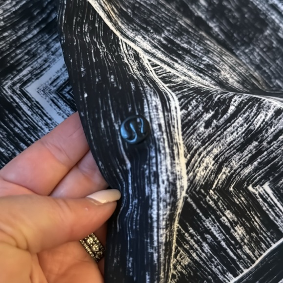 Lululemon printed elastic waist drawstring crop pants - Picture 4 of 5